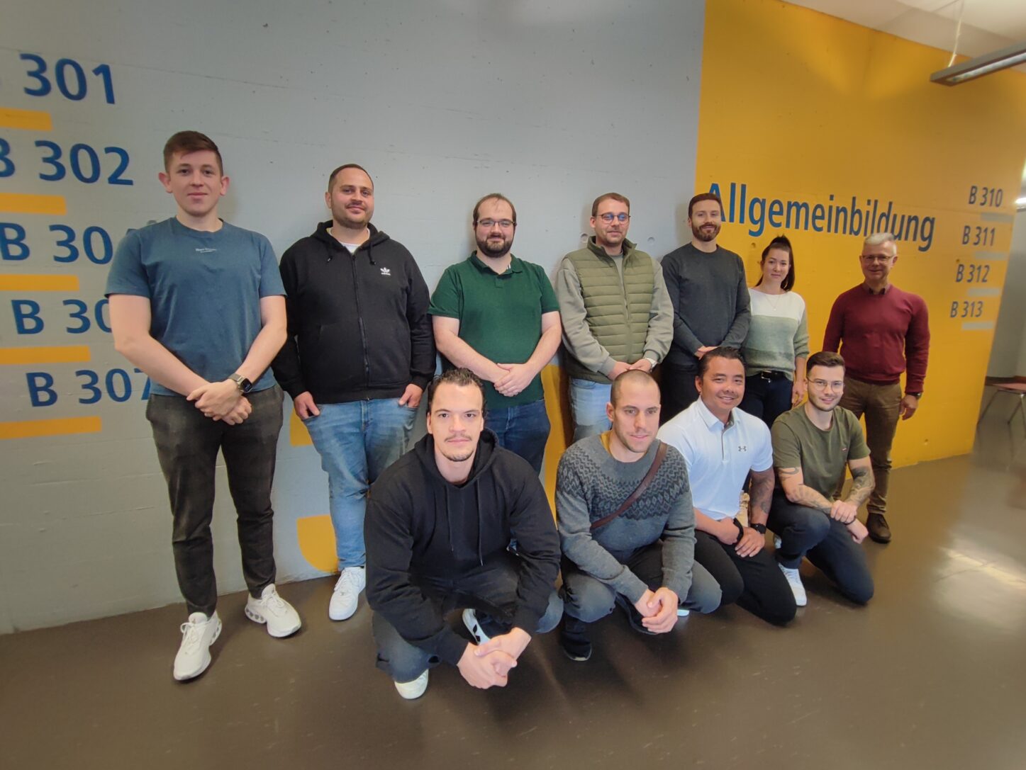 Inovatech. Studienanfänger 2025 des Nachdiplomstudiums Betriebswirtschaft und Unternehmensführung Inovatech. Studierende des Nachdiplomstudiums Betriebswirtschaft und Unternehmensführung