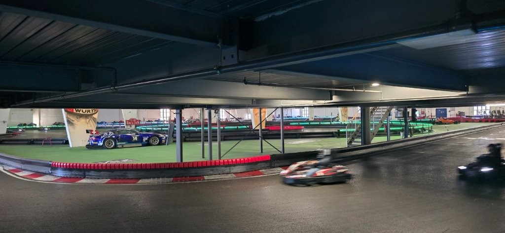 Go-Kart-Rennen der Absolventinnen und Absolventen von Inovatech